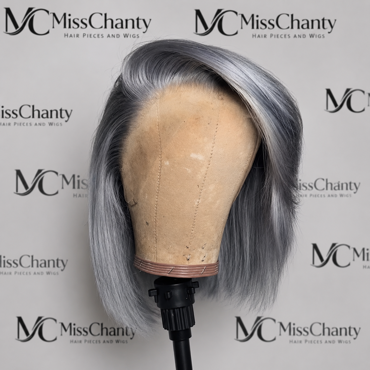 Silver Ash Bob Lace Wig – Zilvergrijze Bob met Side Part | Raw Donor Hair (14 inch)