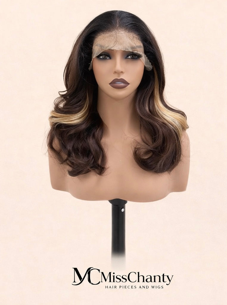 Luxe lace front pruik met natuurlijke slag en subtiele highlights